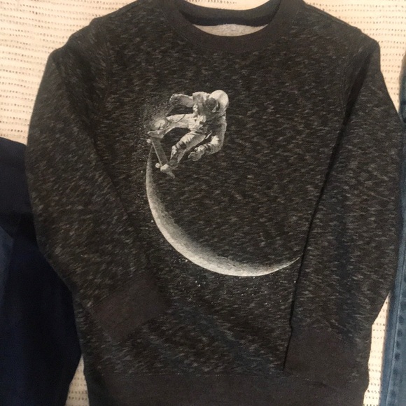 BUNDLE!!•BUNDLE!!•BUNDLE!!• 4 Shirts with 2 Jeans - Picture 4 of 7